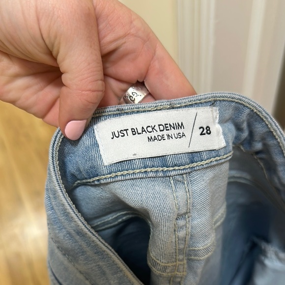 Just black light wash jeans - Picture 2 of 3